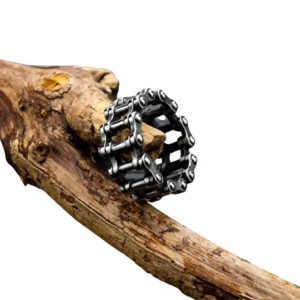 Biker punk chain ring side profile displaying intricate chain link textured design and structure
