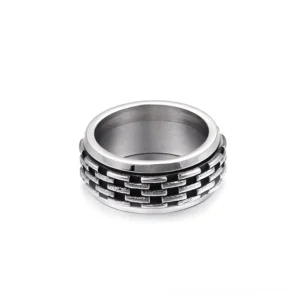Front-facing view of authentic 925 sterling silver gothic chain spinner ring with polished silver base and distressed black antiqued patterns, detailed chain-link design