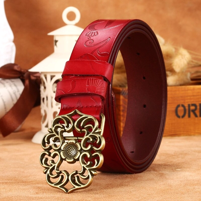 Vintage geometric pin buckle gothic belt in genuine leather with embossed pattern, demonstrating authentic craftsmanship and design elements